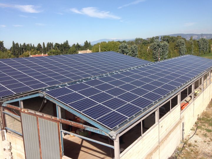 Hangar agricole toiture photovoltaïque Vaucluse ©Provence Eco Energie