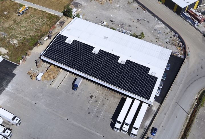 Toiture photovoltaïque bâtiment privé ou public Bouches du Rhône ©Provence Eco Energie