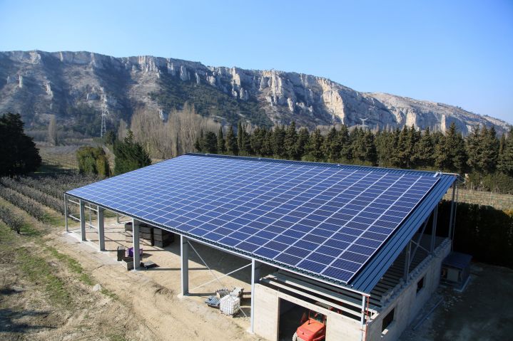 Hangar toiture photovoltaïque ©Provence Eco Energie