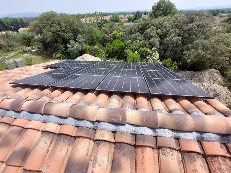 Installation photovoltaïque sur toiture maison Bouches du Rhône ©Provence Eco Energie