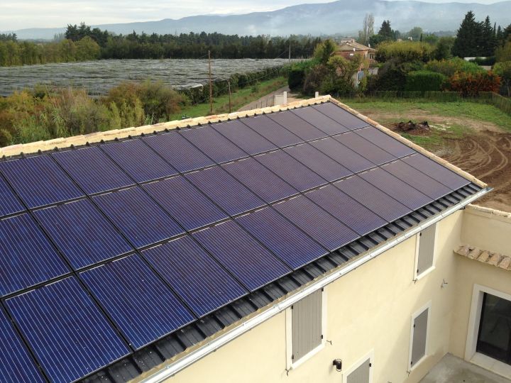 Maisons et résidences particuliers toiture photovoltaïques autoconsommation ©Provence Eco Energie