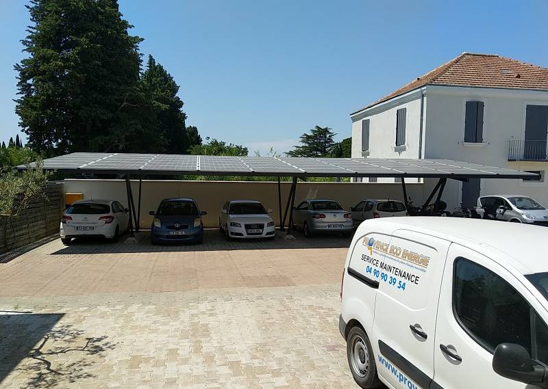 Ombrières photovoltaïques parking Bouches du Rhône ©Provence Eco Energie