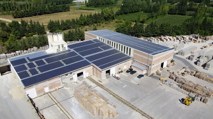 Installation photovoltaïque location toiture ©Provence Eco Energie