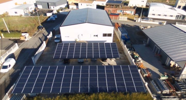 Ombrière photovoltaïque parking Bouches du Rhône ©Provence Eco Energie