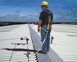 toiture avec panneaux solaires ©Provence Eco Energie