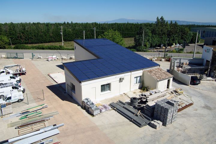Développement et construction toiture photovoltaïque ©Provence Eco Energie