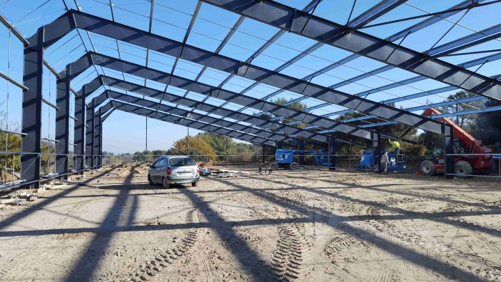 Construction bâtiment hangar installation photovoltaïque ©Provence Eco Energie