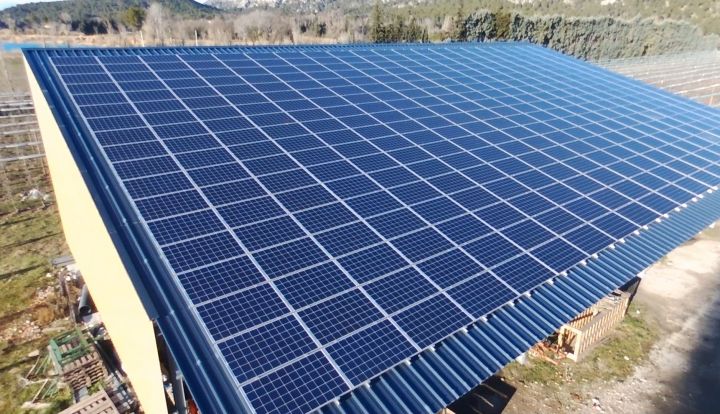 Hangar installation panneaux solaires ©Provence Eco Energie