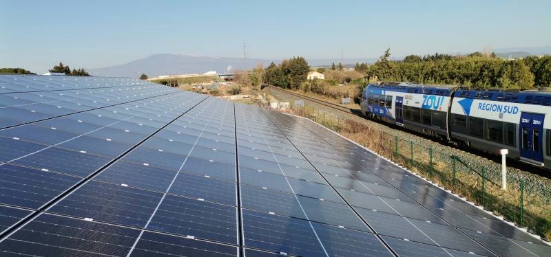 Toiture panneaux photovoltaïques ©Provence Eco Energie