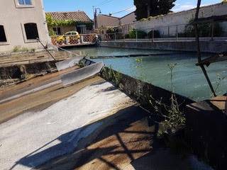 Réhabilitation, amélioration et maintenance d’une centrale hydroéletrique de 80 kW par Provence Eco Energie à Cheval Blanc, en région PACA, dans le Vaucluse.