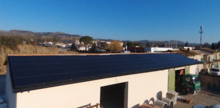 Hangar agricole solaire dans les bouches du Rhône ©Provence Eco Energie